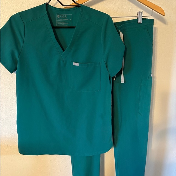 Figs Hunter Green Scrubs - Picture 9 of 11